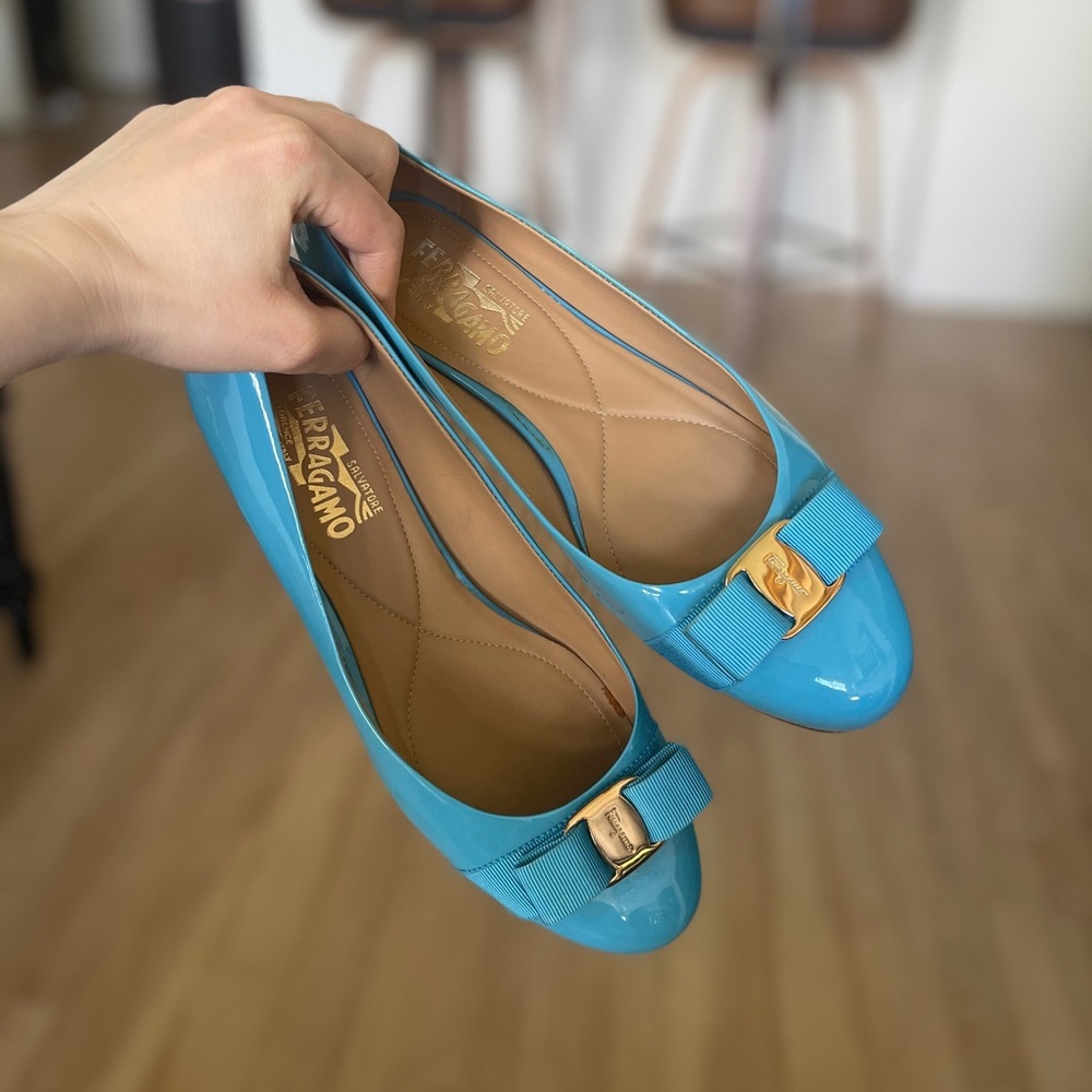 Salvatore Ferragamo Varina patent leather ballet flat in Aqua Blue size 9.5 C 🥿
